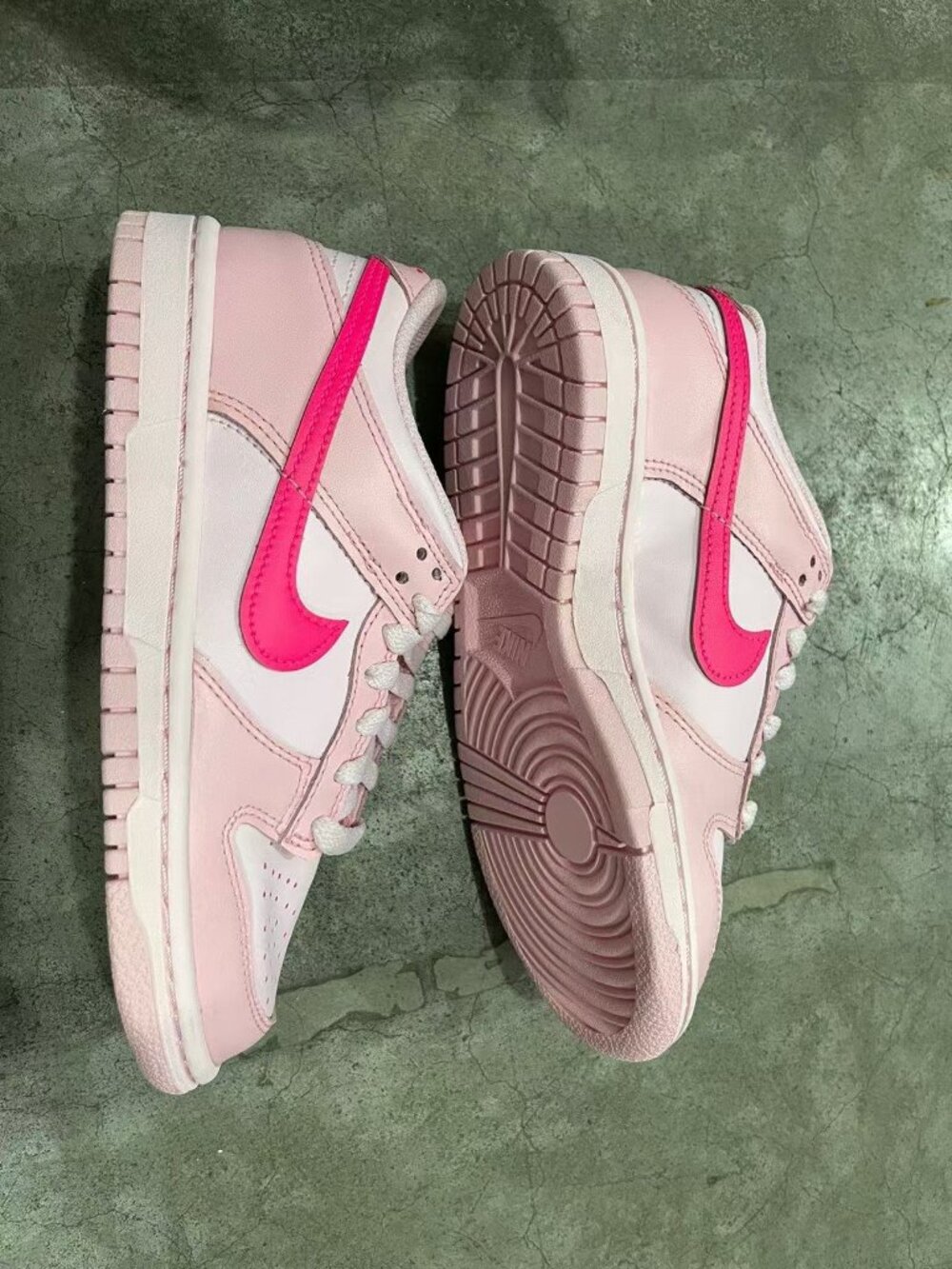Nike Dunk Low GS Pink Foam Hyper Pink New With Box Girls Sneakers - Picture 4 of 4
